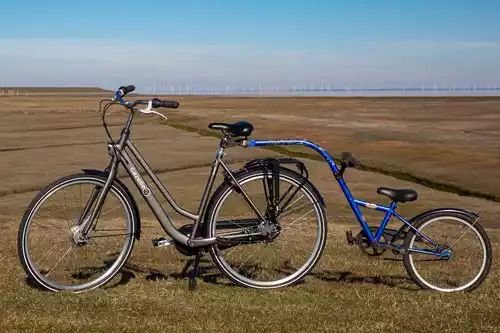 Trailerbike am Fahrrad auf Pellworm